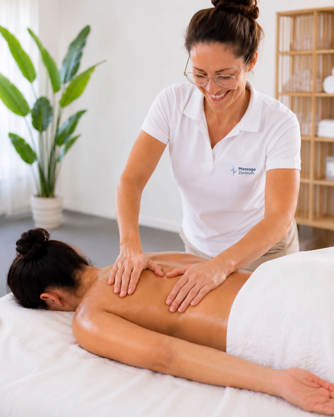Therapeutische Massage nach EMR-Methode Nr. 33 im Massage Zentrum Basel